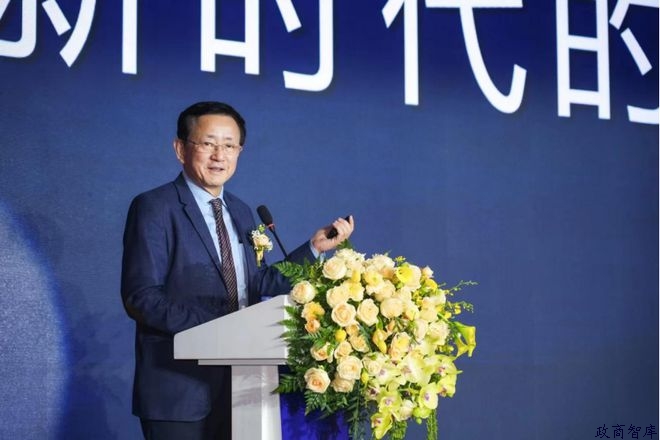 樊綱:2月22日，樊綱出席深鐵“2023年大灣區(qū)金融論壇