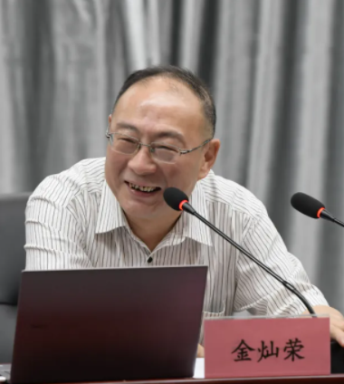 7月5日，金燦榮出席武漢市武昌區(qū)“互聯(lián)網(wǎng)行業(yè)黨史學(xué)習(xí)教育主題報告會”